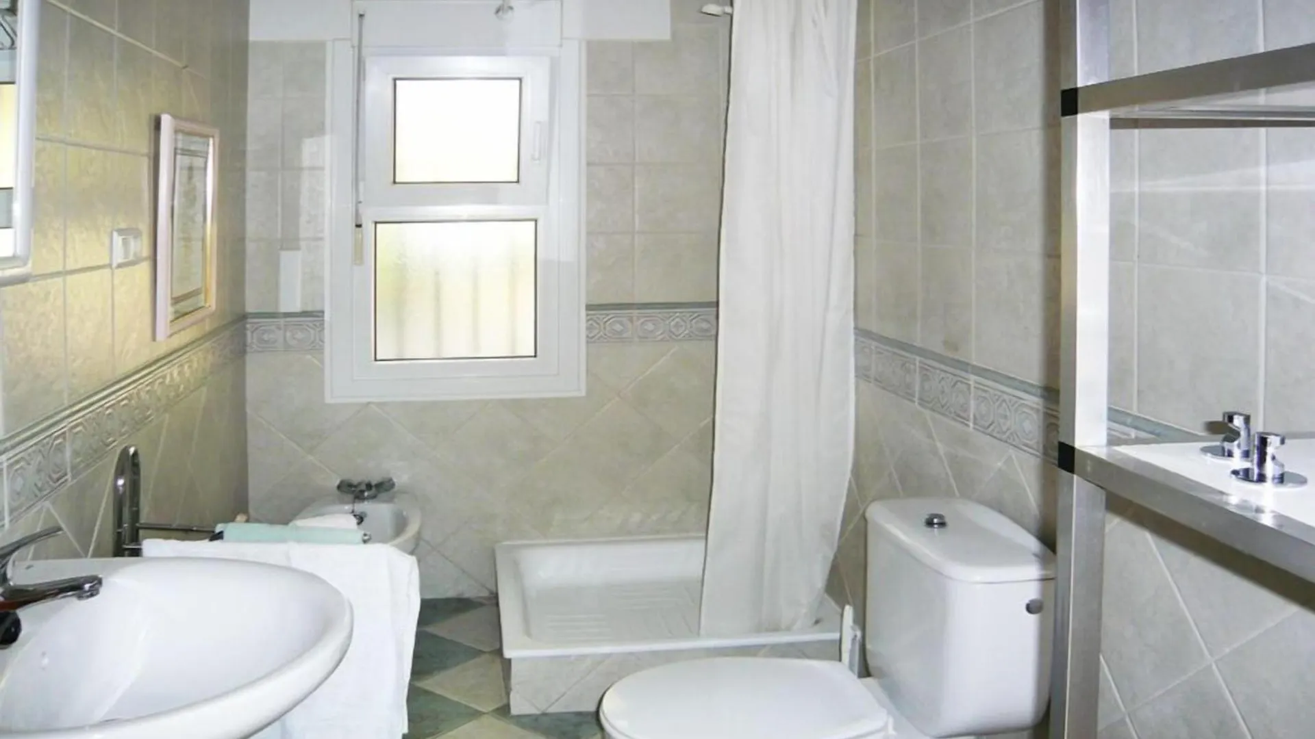 Los Olivos Sayalonga Apartmán